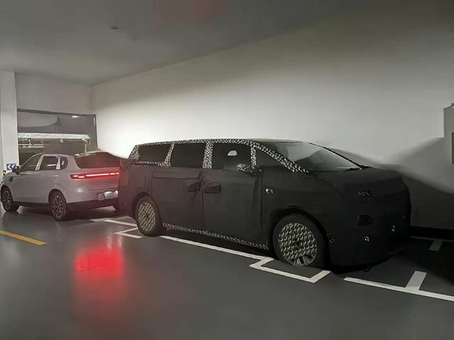 零跑全新MPV曝光定位全尺寸旗舰产品激光雷达+高阶智驾会火(图2)