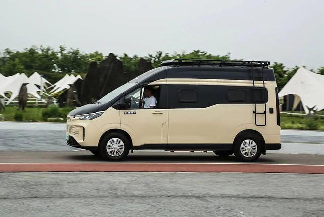 即刻启程！通勤、旅居Vanlife风！实拍亚特启程露营车(图10)