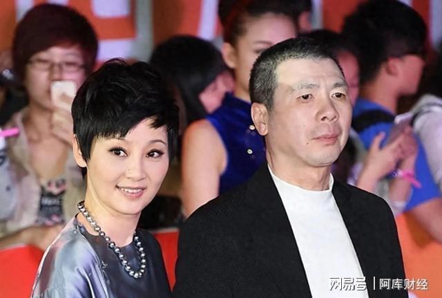 徐帆回应离婚五个月后冯小刚再惹争议养女徐朵竟成了导火索