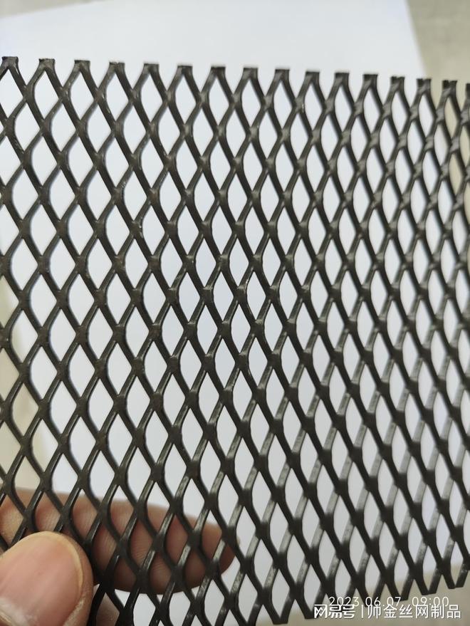 岩棉毡铝板网吸声墙面在机房隔音降噪应用中有什么优势？