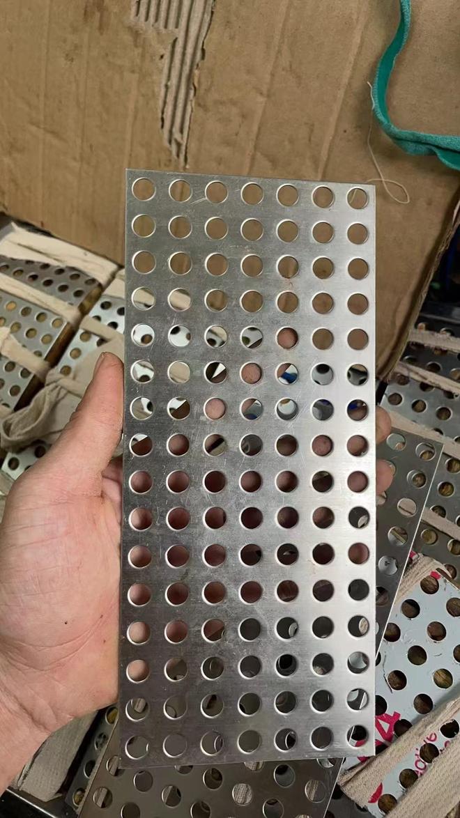 冲孔板隔音材料定制经验(图2)